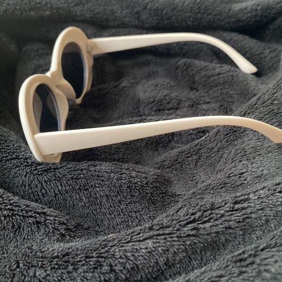 Selling Clout Goggles - Picture 2 of 2